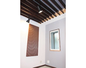 例:天井に吸音・拡散ルーバー＆壁には拡散パネル（トランペット使用）