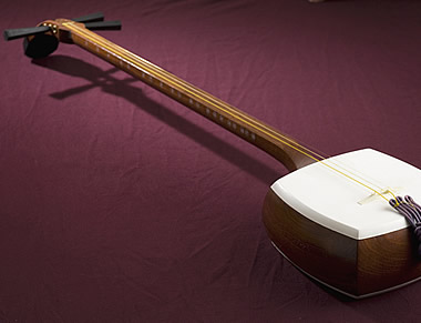 http://www.shimamura.co.jp/cms/media/101/20170616-tmp-shamisen.jpg