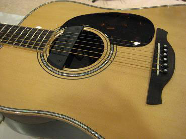 ちなみにコチラは河原の使用ギターHISTORY NT102です!!l