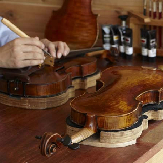 マイスター茂木が、ドイツの工房での10年以上の経験を活かし、本当に良い楽器だけを厳選しています　島村楽器横浜みなとみらい店