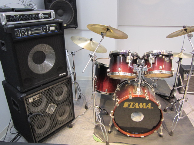 drum kit n bass amps