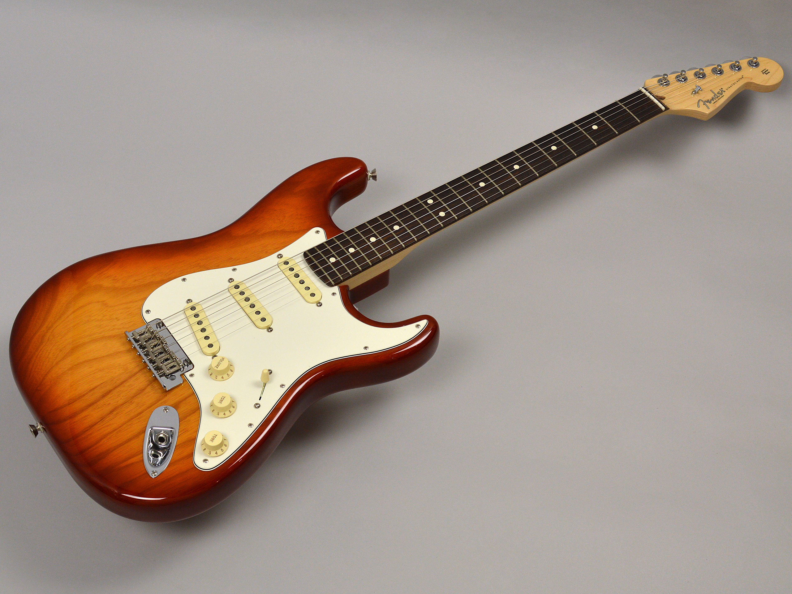 Fender AMERICAN PROFESSIONAL STRATOCASTER/Rosewoodトップ画像