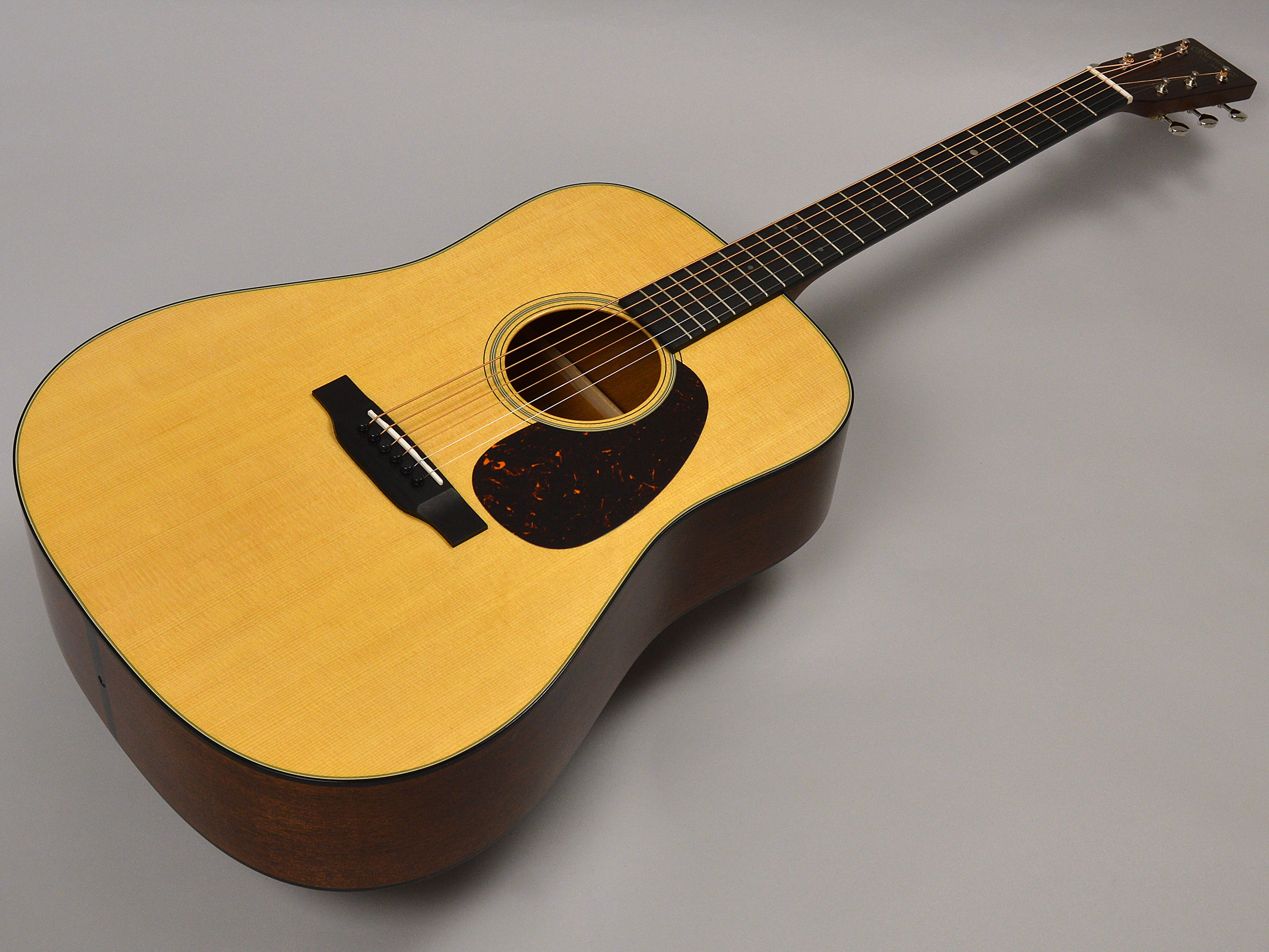 Martin D-18 Standardトップ画像