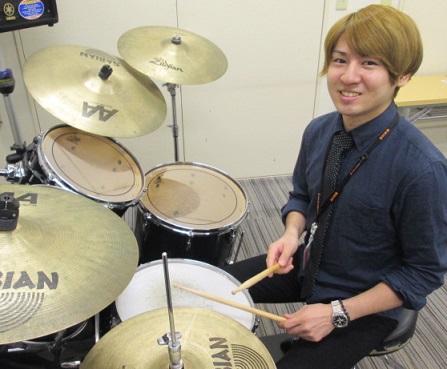 島村楽器音楽教室ドラム科講師　馬場誠人先生画像