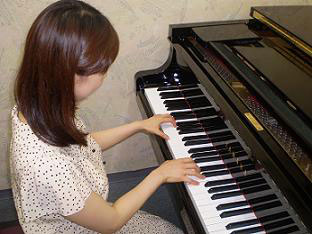 ピアノ 幼児の基礎音楽コース講師紹介 鈴木 優子 ミュージックサロン本八幡 店舗情報 島村楽器