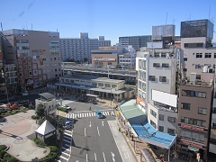 レッスン室からは駅前の風景です