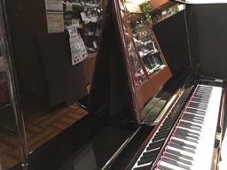 YUS5SG　中古アップライトピアノ　トーンエスケープ　上前板　島村楽器　日の出