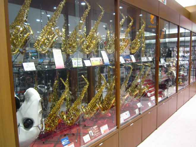 島村楽器エミフルMASAKI管楽器コーナー