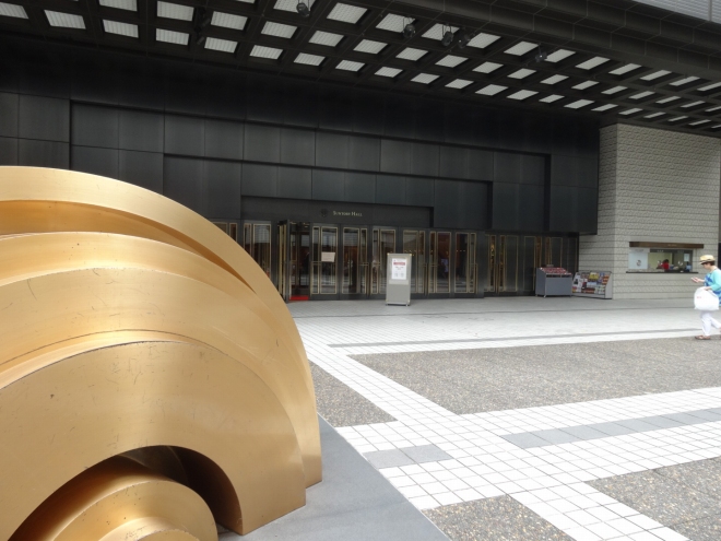 サントリーホール入口
