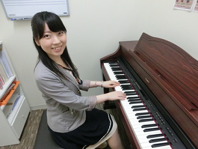 ピアノインストラクター　野坂彩恵