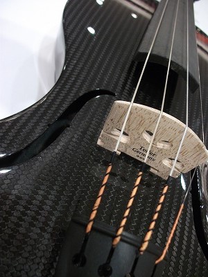 Mezzo Forte社のカーボンファイバーバイオリン