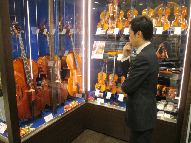 熱いまなざしの古泉 洋
