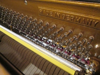 ザウター　新品ピアノ　UP114Premiere