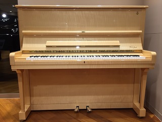 STEINWAY&SONS　Maple　クラウンジュエルコレクション　島村楽器グランフロント大阪店