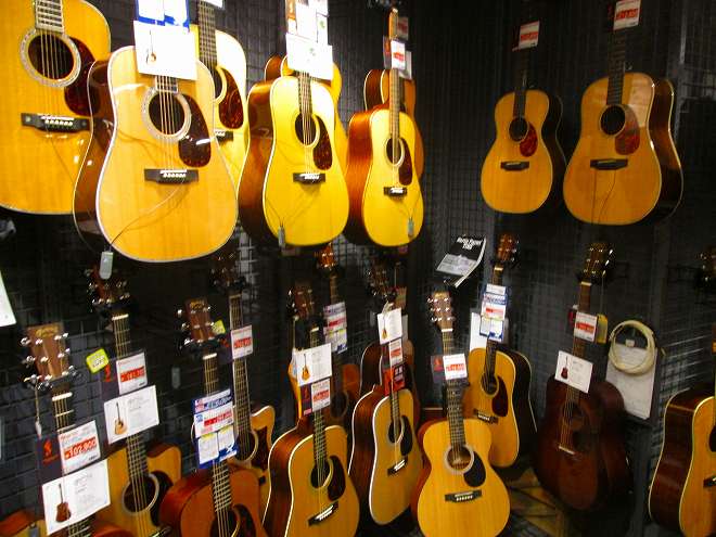 梅田ロフト　アコースティックギター　MARTIN