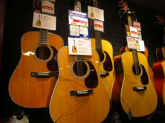 梅田ロフト　アコースティックギター　MARTIN