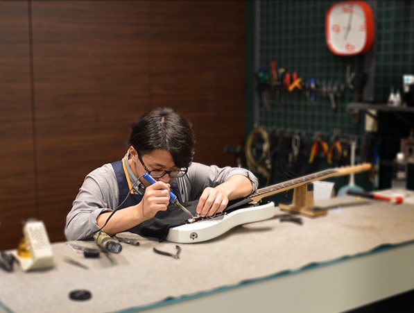 新宿　ギター　リペア