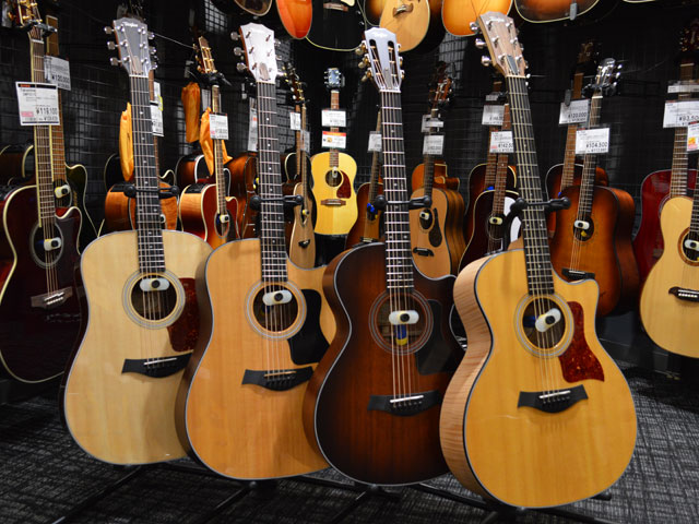 【アコースティックギター】島村楽器 梅田ロフト店オンラインストア掲載中の商品から、Taylor（テイラー）の特価品エレアコギター『210e