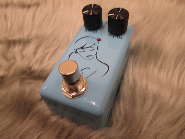 島村楽器　天童　エフェクター　RED WITCH Eve Tremolo