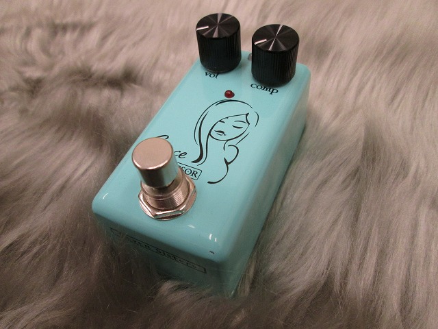 島村楽器　天童　エフェクター　RED WITCH Grace Compressor