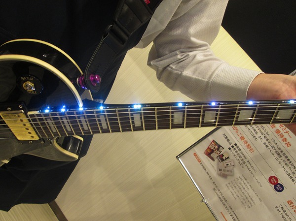 ヒカリモノ　LED　ギター