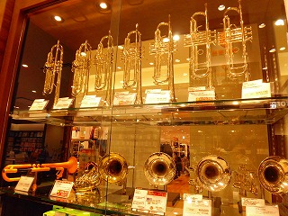 徹底比較】トランペット当店展示全機種吹き比べました！｜島村楽器 