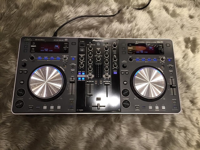 XDJ-R1