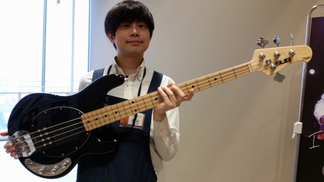 新入荷エレキベースMUSICMAN