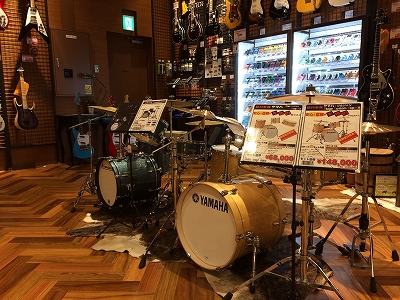 島村楽器ららぽーと湘南平塚店のドラムコーナー