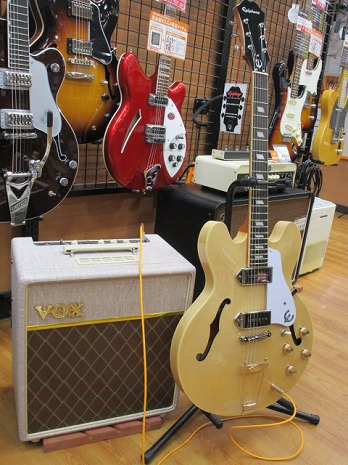 VOX AC4HW1　Epiphone Casino  