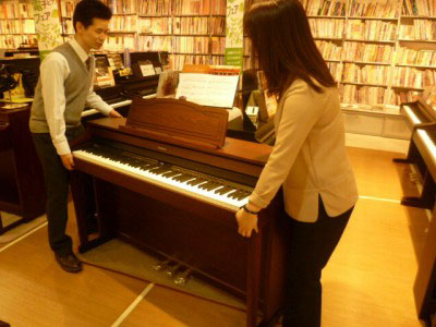 電子ピアノ】Roland HPM-10 電子ピアノ用防振マット｜島村楽器 新宿PePe店
