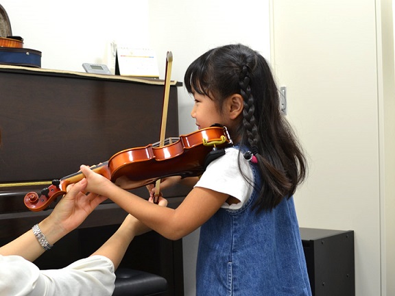 お子様、バイオリン