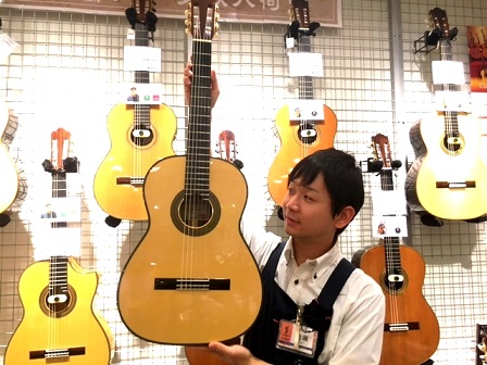 島村楽器　新所沢パルコ店クラシックギター担当　佐藤