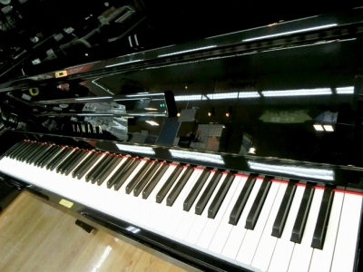 YAMAHA U1H