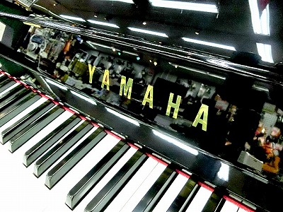 YAMAHA U100