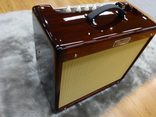 “Dark Mahogany”のBlues Jr