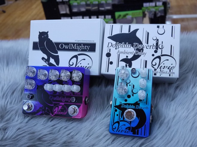Vivie / DolphinDeverbの特徴と使い方等をレビュー。ディレイとリバーブが1台に収められた空間系ペダル。