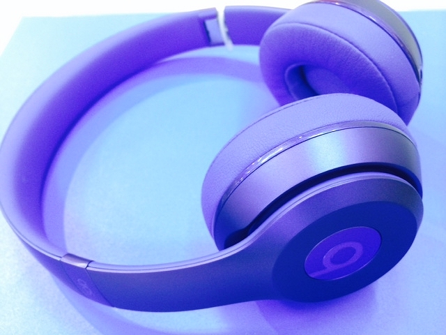 新しい Solo2 ヘッドフォンで低音を打ち消します