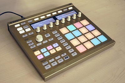 台数限定のNative InstrumentsのMASCHINEにVintage Goldカラーが2台