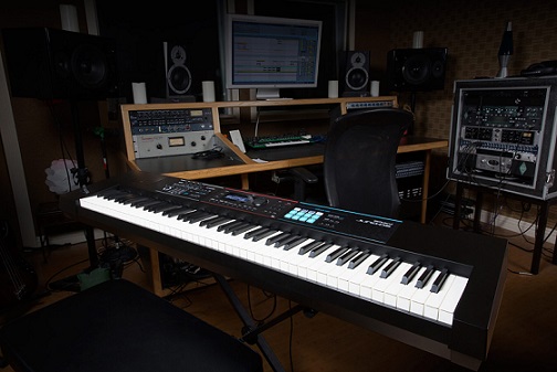 電池駆動で88鍵盤モデルJUNO-DS88！根強い人気のRolandのシンセ
