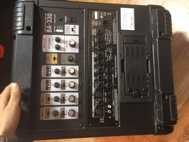 電池駆動のポータプルPAシステムRoland BA-330が1台限定特価