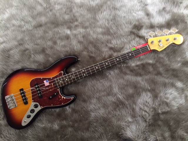 島村　鈴鹿　FENDER　BASS