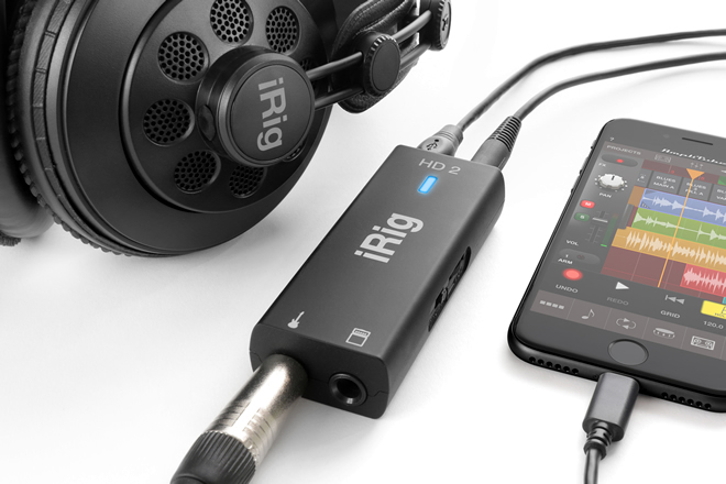 「iRig HD2」には、ヘッドフォン出端子も装備 iPhone 7 にも最適です。