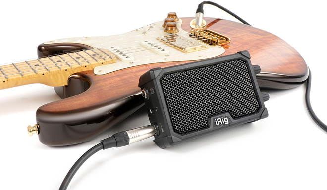 「iRig Nano Amp」を【AMPモード】で使うと普通のミニアンプとして動作します。