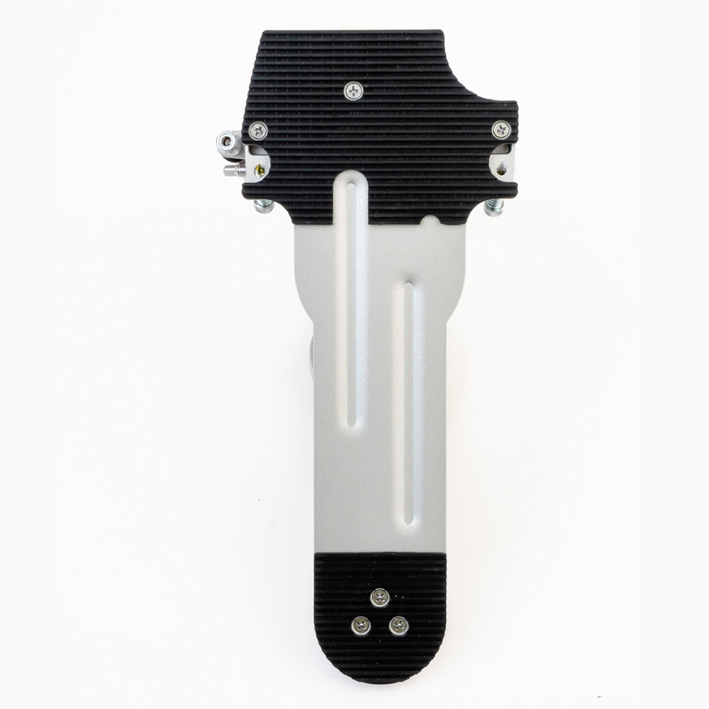 Sturdy base plate with built-in spurs and rubber pad
