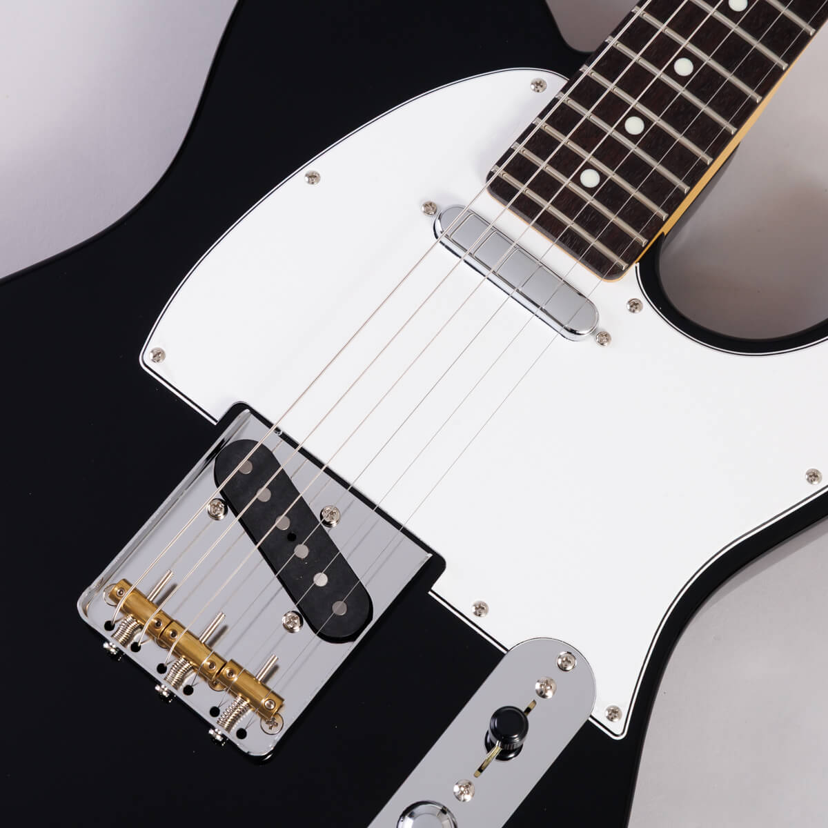 現代のサウンドにマッチする専用設計のピックアップ