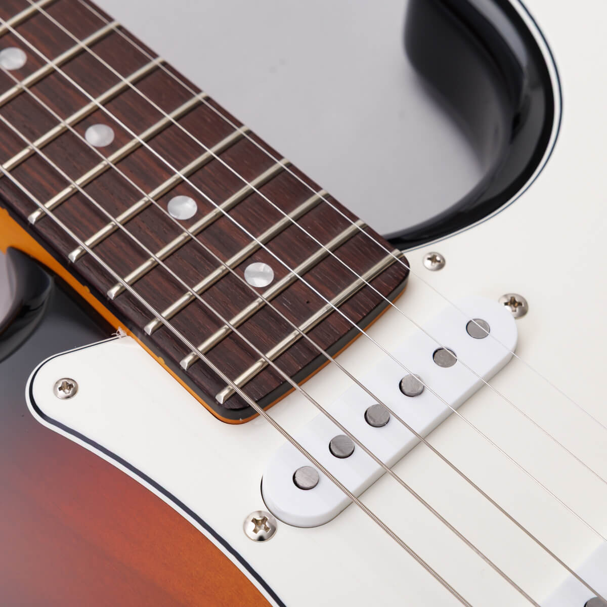 定評あるJESCAR製。22フレット仕様