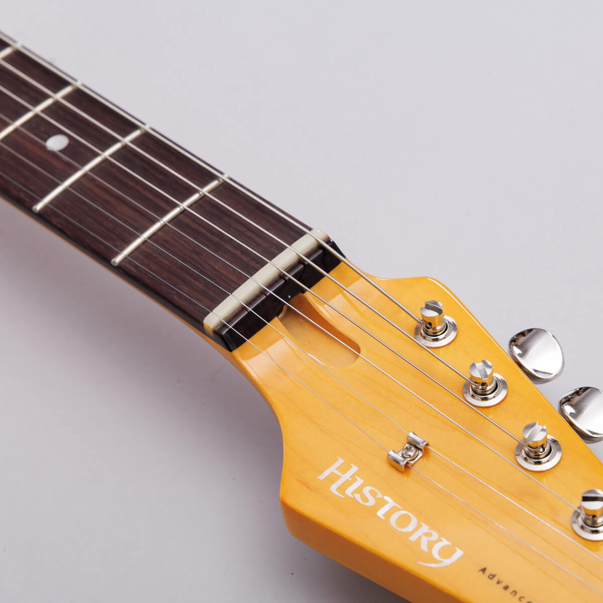 ネックを外さずにメンテナンス可能なトラスロッド