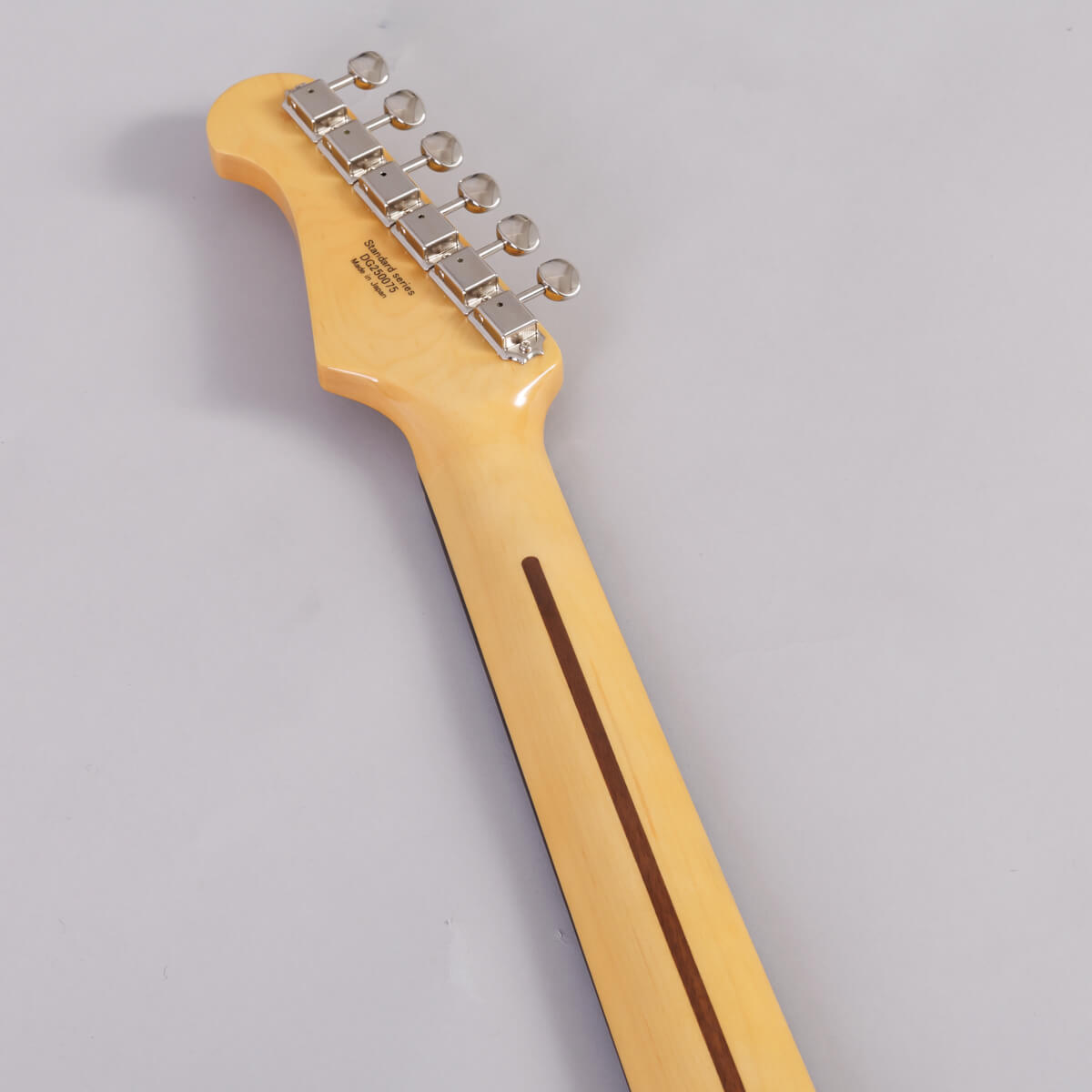 シームレス・ソフト・VUシェイプネック／スムースグリップ仕上げ