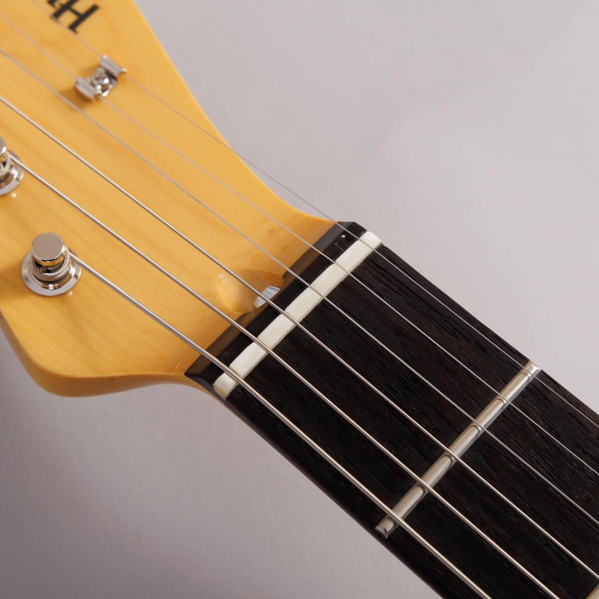 耐久性・チューニングの安定性に優れた牛骨ナット